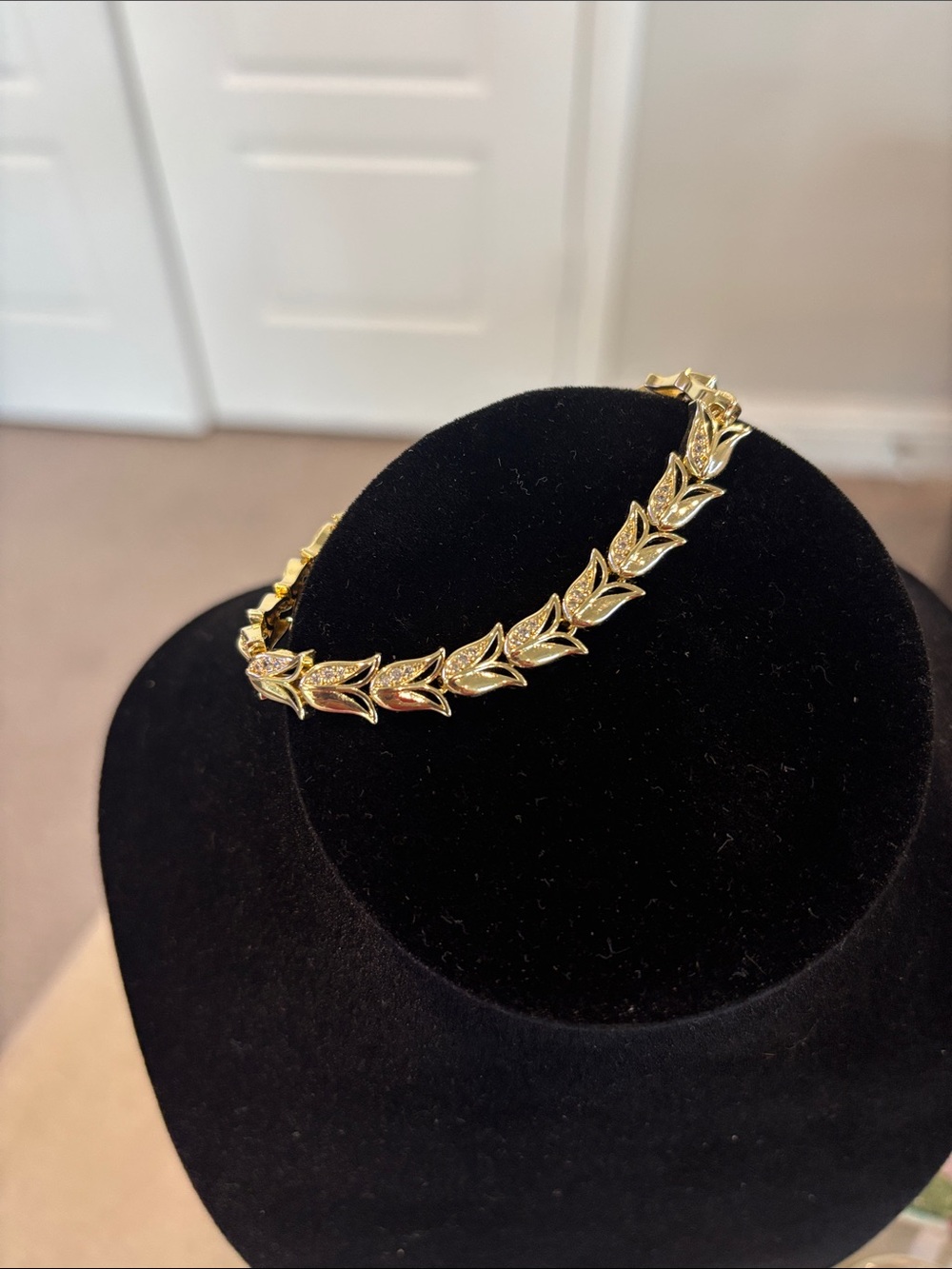 Elegant Gold Tone Leaf Link Bracelet - Women Jewelry